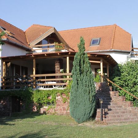 Voeroesko Apartmanhaz Révfülöp Exteriör bild