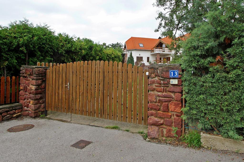 Voeroesko Apartmanhaz Révfülöp Exteriör bild