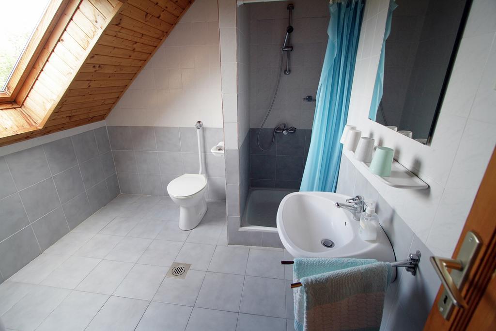 Voeroesko Apartmanhaz Révfülöp Rum bild