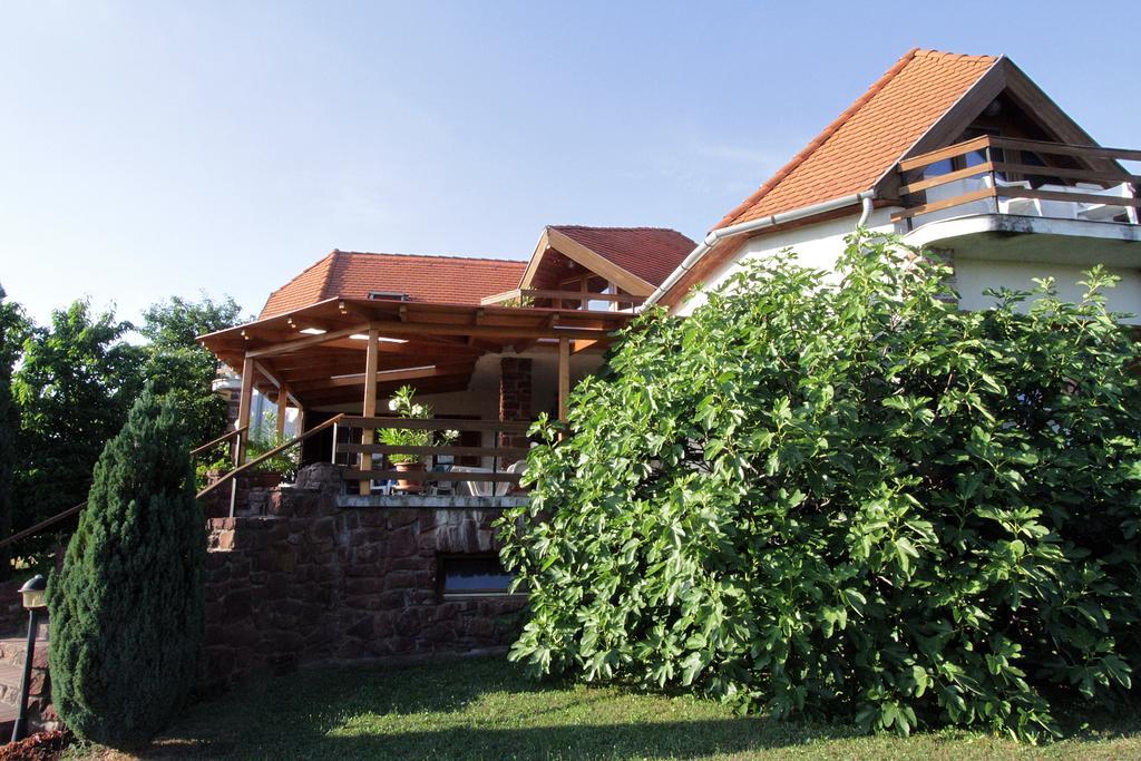 Voeroesko Apartmanhaz Révfülöp Exteriör bild